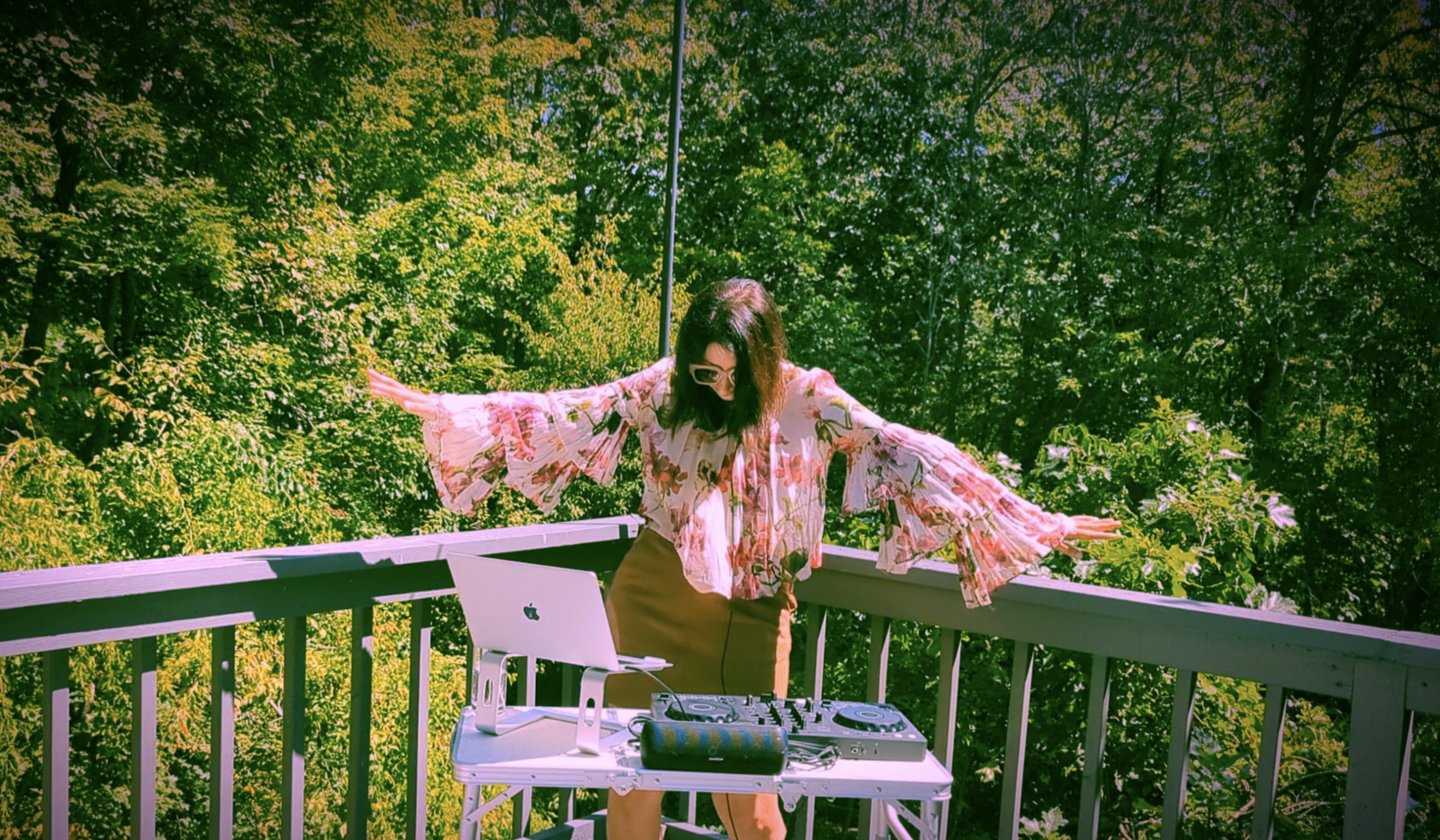 DJ Nélise performing an Afro House set at a private party